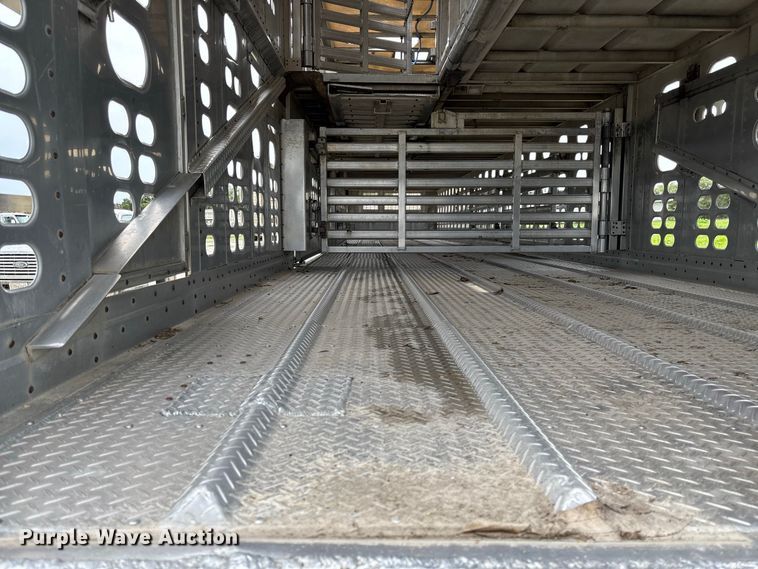 image for item DZ4593 2001 Wilson PSAL-303P livestock trailer