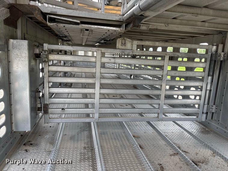 image for item DZ4593 2001 Wilson PSAL-303P livestock trailer