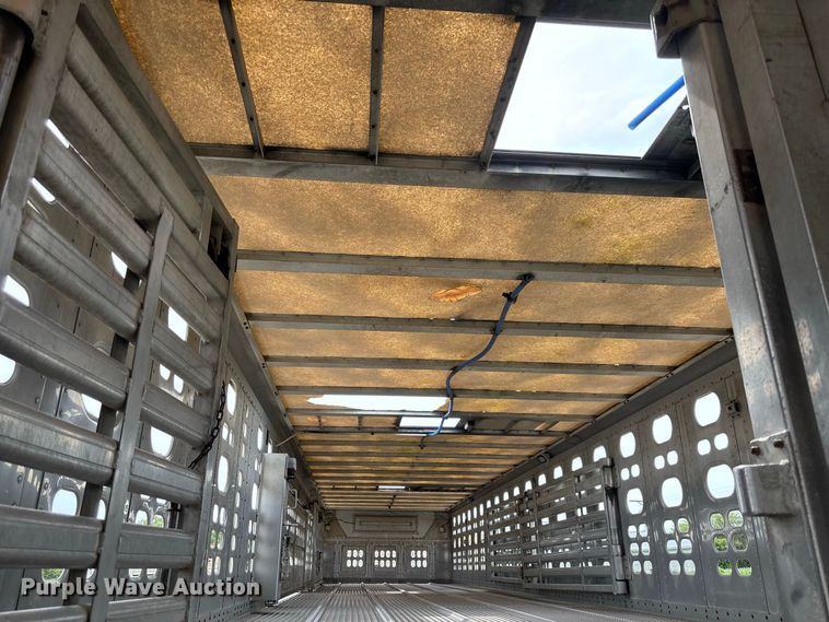 image for item DZ4593 2001 Wilson PSAL-303P livestock trailer