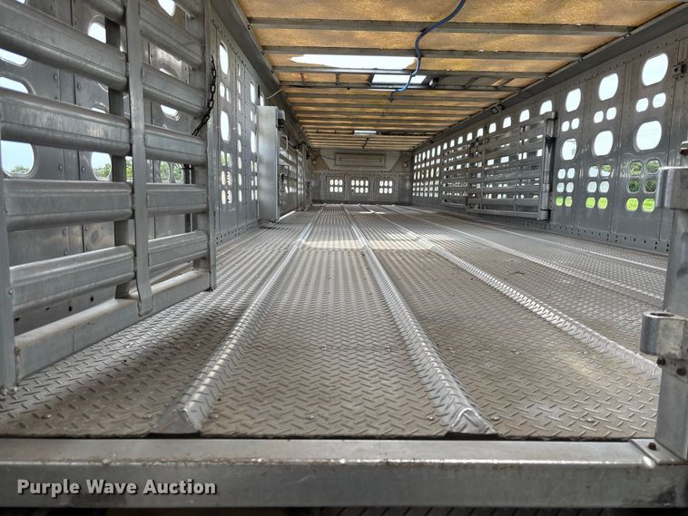 image for item DZ4593 2001 Wilson PSAL-303P livestock trailer