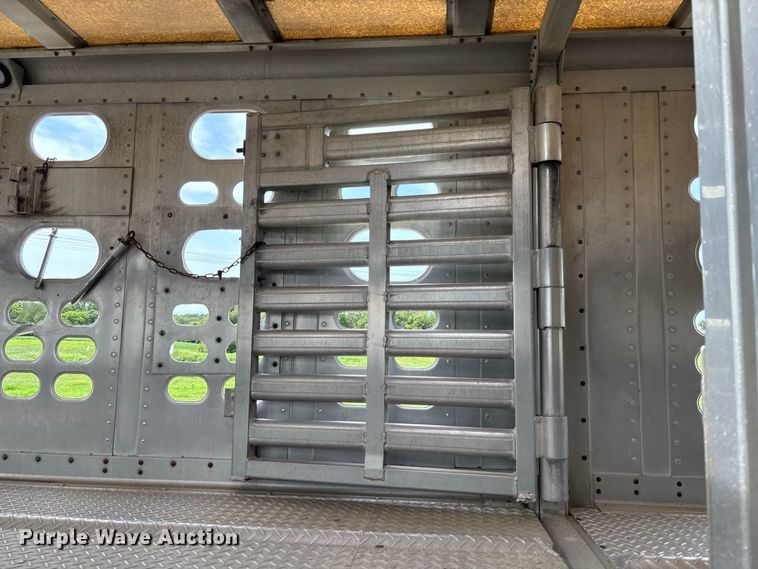 image for item DZ4593 2001 Wilson PSAL-303P livestock trailer