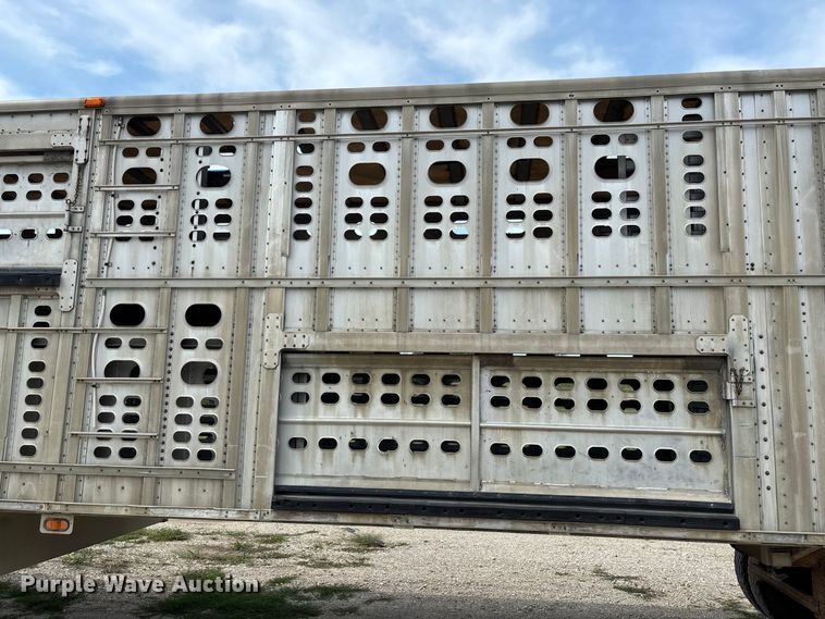 image for item DZ4593 2001 Wilson PSAL-303P livestock trailer