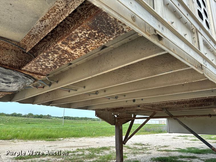 image for item DZ4593 2001 Wilson PSAL-303P livestock trailer