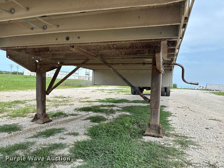 image for item DZ4593 2001 Wilson PSAL-303P livestock trailer
