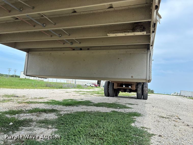 image for item DZ4593 2001 Wilson PSAL-303P livestock trailer