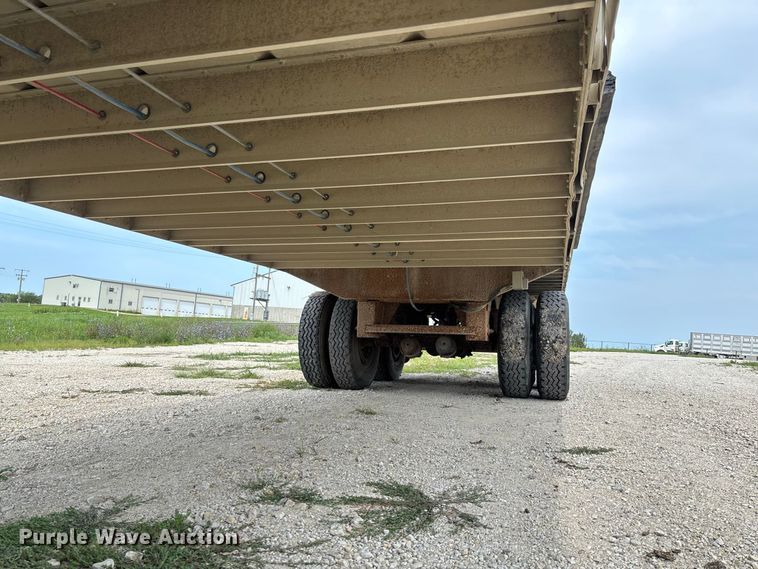 image for item DZ4593 2001 Wilson PSAL-303P livestock trailer
