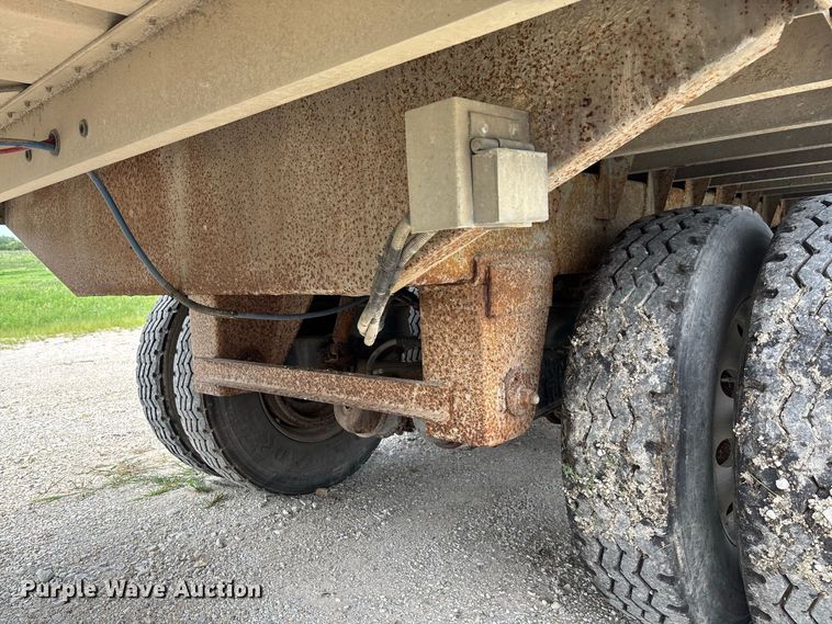 image for item DZ4593 2001 Wilson PSAL-303P livestock trailer