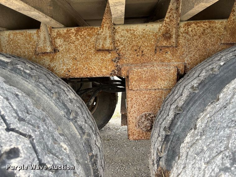 image for item DZ4593 2001 Wilson PSAL-303P livestock trailer