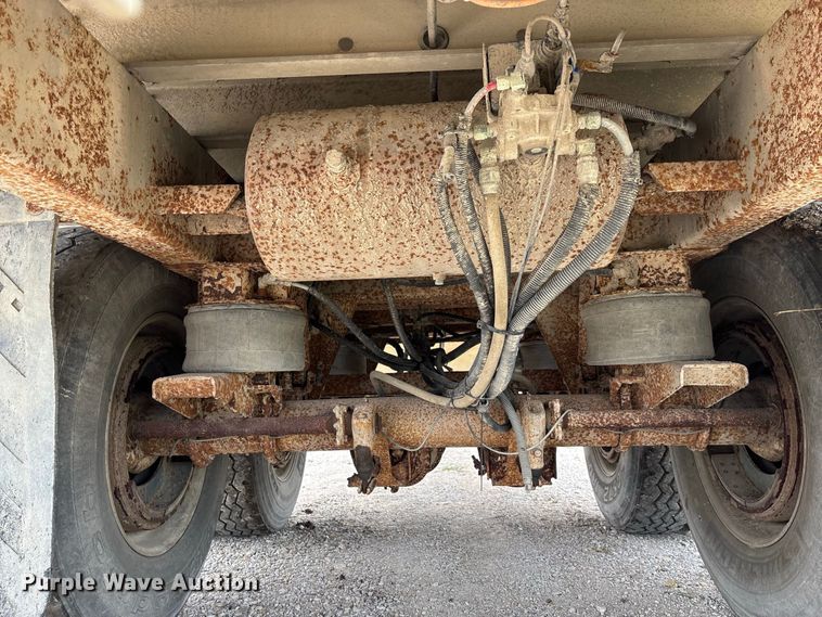 image for item DZ4593 2001 Wilson PSAL-303P livestock trailer