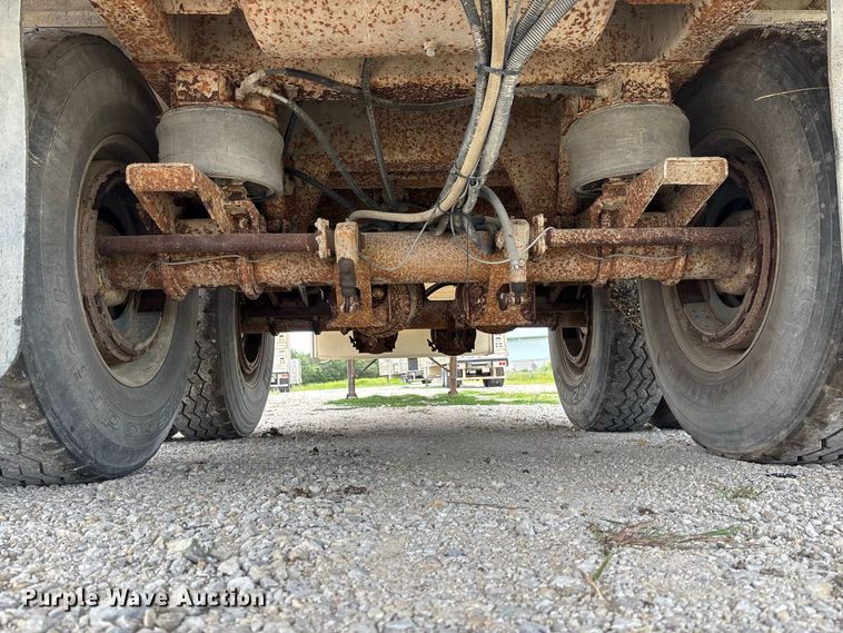image for item DZ4593 2001 Wilson PSAL-303P livestock trailer