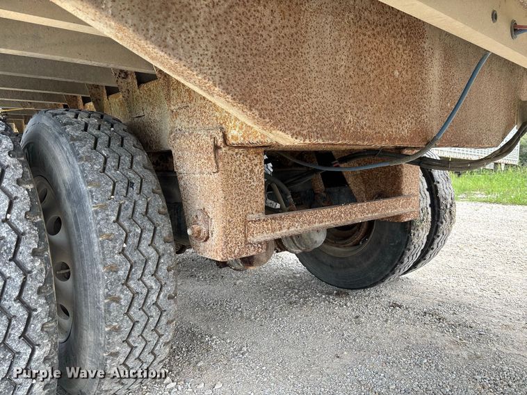 image for item DZ4593 2001 Wilson PSAL-303P livestock trailer