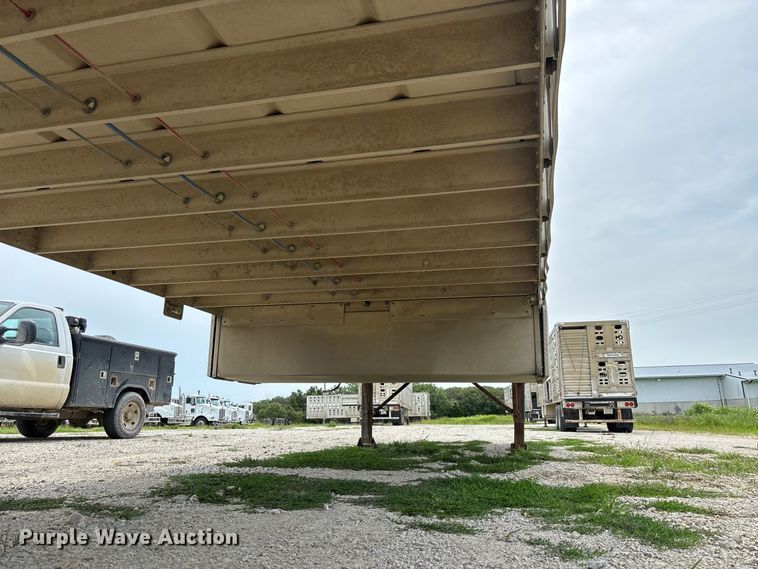 image for item DZ4593 2001 Wilson PSAL-303P livestock trailer