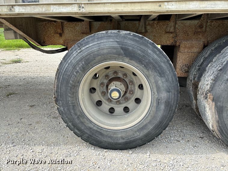 image for item DZ4593 2001 Wilson PSAL-303P livestock trailer