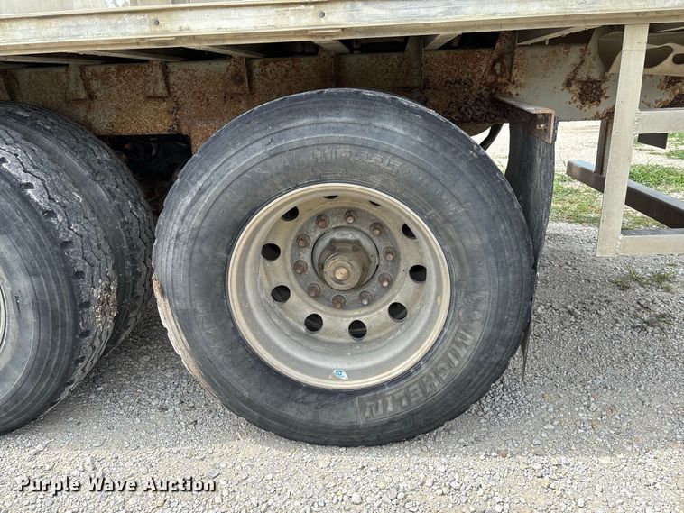 image for item DZ4593 2001 Wilson PSAL-303P livestock trailer