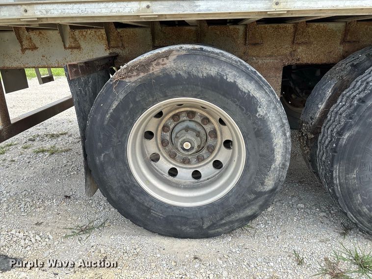 image for item DZ4593 2001 Wilson PSAL-303P livestock trailer
