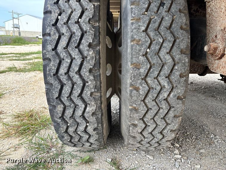 image for item DZ4593 2001 Wilson PSAL-303P livestock trailer