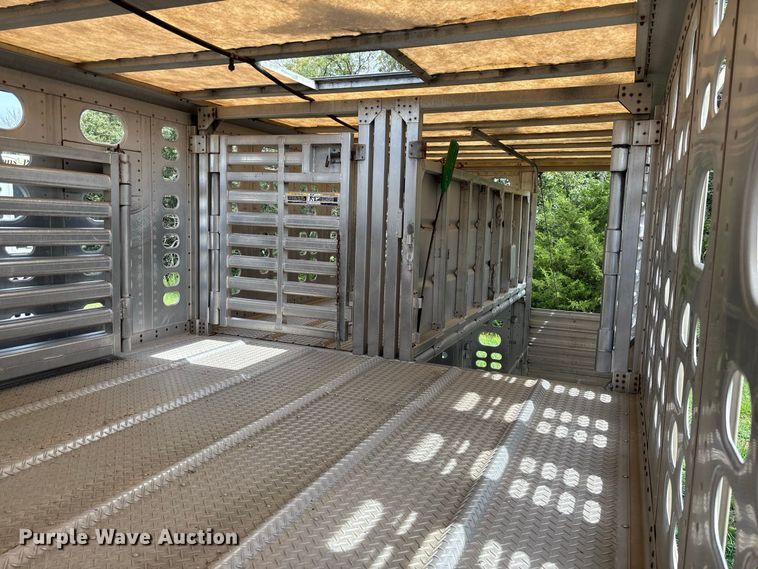 image for item DZ4594 2000 Wilson PSADL-303P livestock trailer