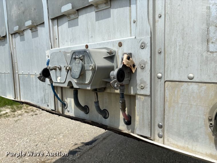 image for item DZ4595 2007 M. H. EBY, Inc livestock trailer