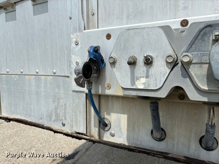 image for item DZ4595 2007 M. H. EBY, Inc livestock trailer