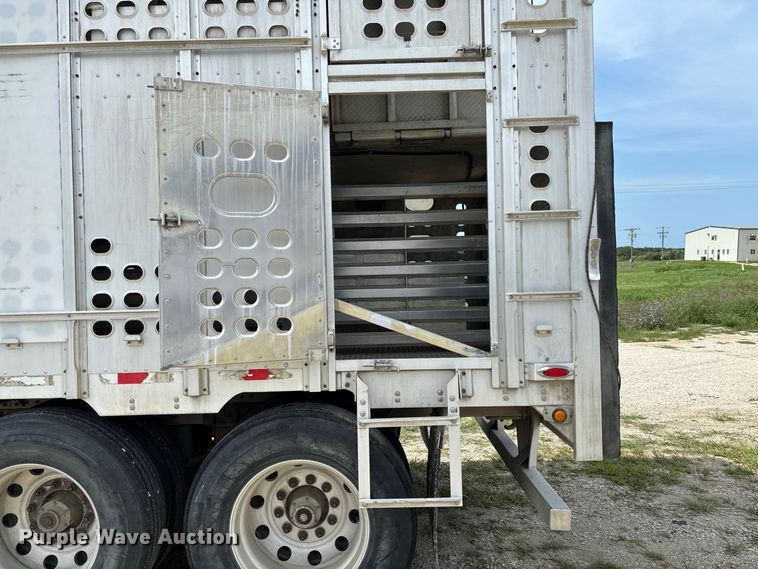 image for item DZ4595 2007 M. H. EBY, Inc livestock trailer