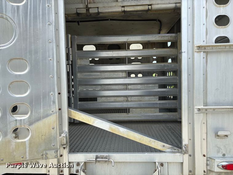 image for item DZ4595 2007 M. H. EBY, Inc livestock trailer