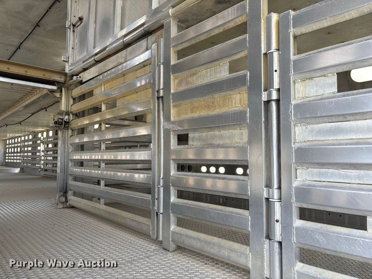image for item DZ4595 2007 M. H. EBY, Inc livestock trailer