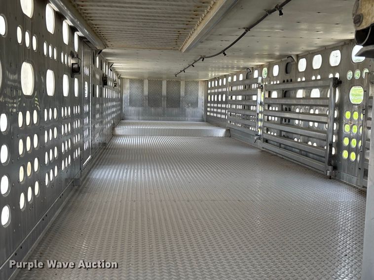 image for item DZ4595 2007 M. H. EBY, Inc livestock trailer