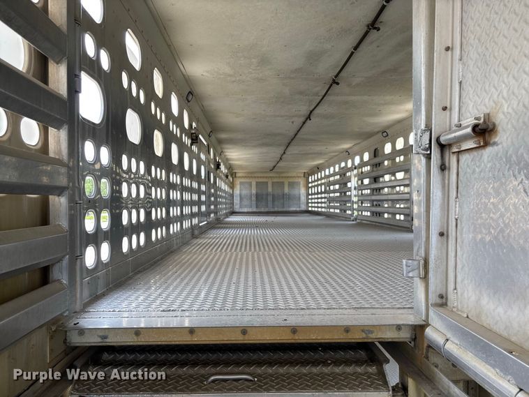 image for item DZ4595 2007 M. H. EBY, Inc livestock trailer
