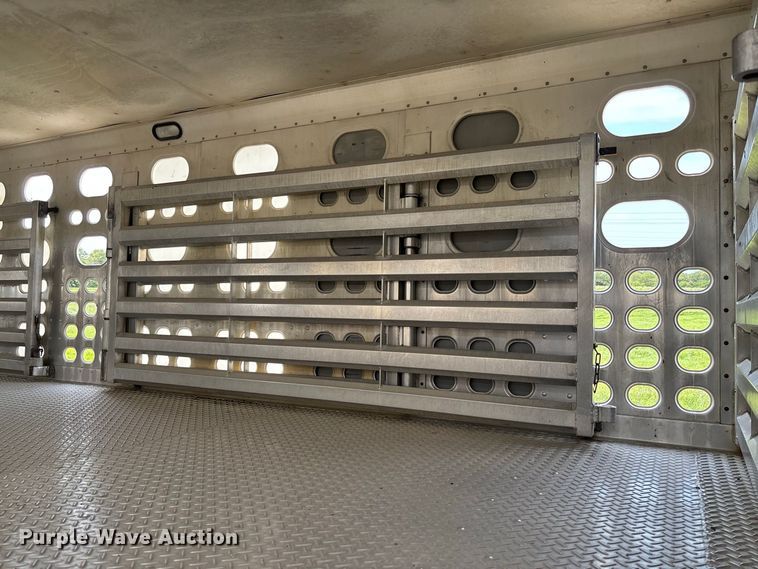 image for item DZ4595 2007 M. H. EBY, Inc livestock trailer