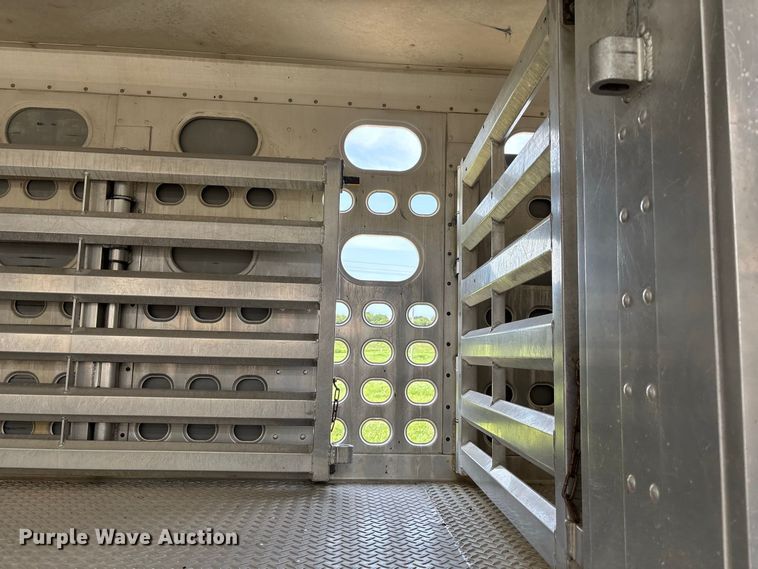 image for item DZ4595 2007 M. H. EBY, Inc livestock trailer