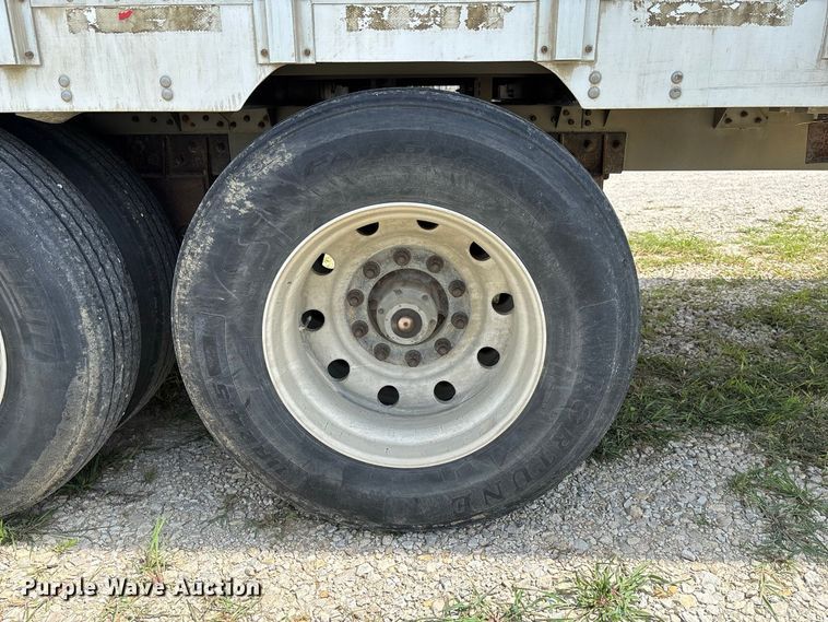 image for item DZ4595 2007 M. H. EBY, Inc livestock trailer