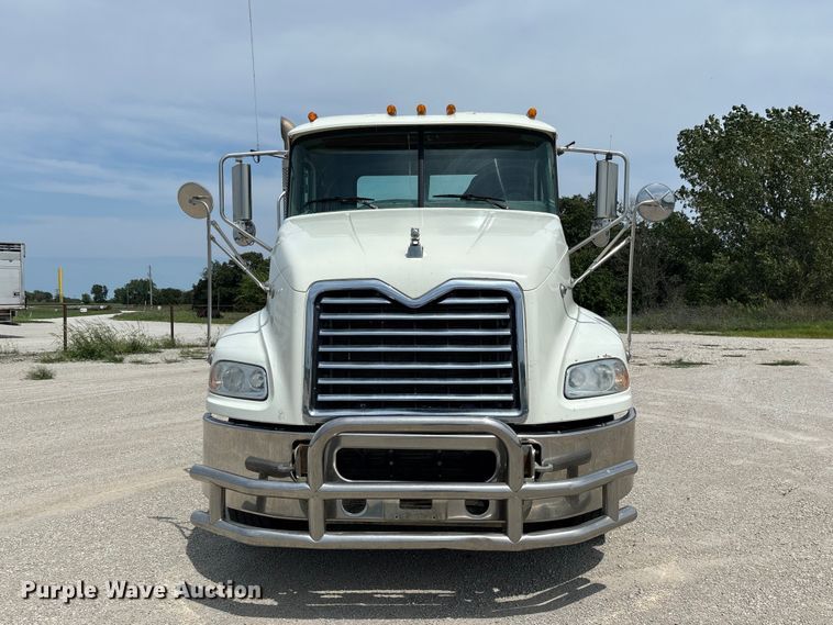 image for item DZ4596 2016 Mack CXU613 semi truck