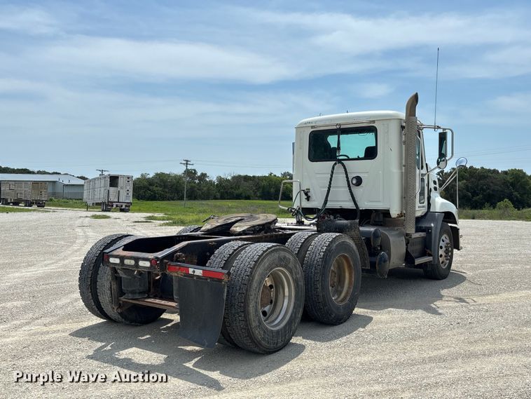 image for item DZ4596 2016 Mack CXU613 semi truck