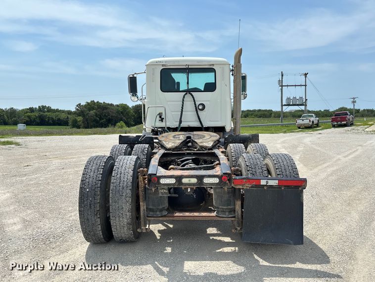 image for item DZ4596 2016 Mack CXU613 semi truck