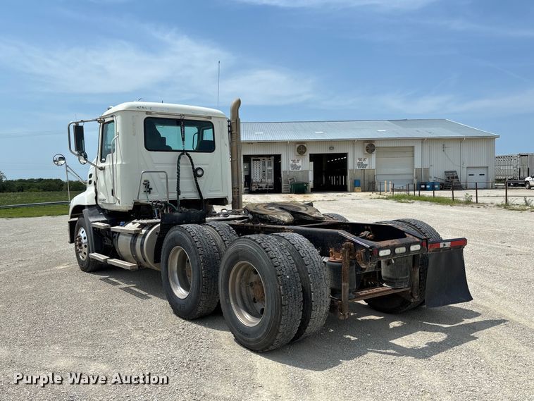 image for item DZ4596 2016 Mack CXU613 semi truck