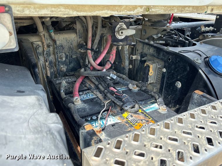 image for item DZ4596 2016 Mack CXU613 semi truck