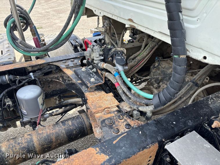 image for item DZ4596 2016 Mack CXU613 semi truck
