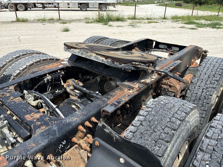 image for item DZ4596 2016 Mack CXU613 semi truck
