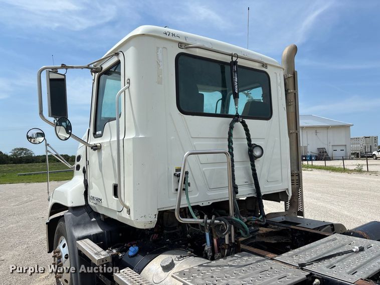 image for item DZ4596 2016 Mack CXU613 semi truck