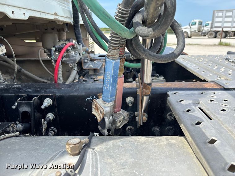 image for item DZ4596 2016 Mack CXU613 semi truck