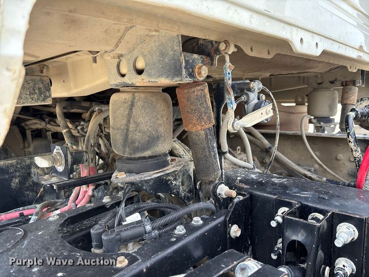 image for item DZ4596 2016 Mack CXU613 semi truck