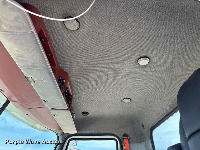 image for item DZ4596 2016 Mack CXU613 semi truck