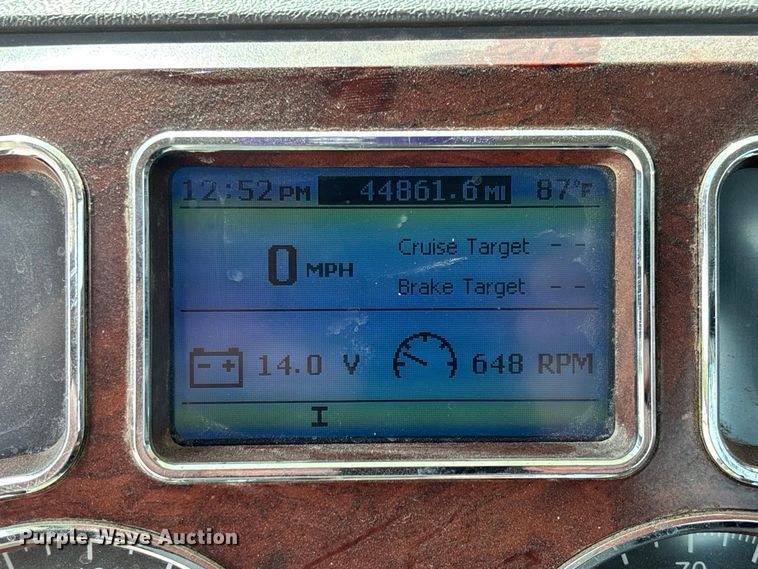 image for item DZ4596 2016 Mack CXU613 semi truck