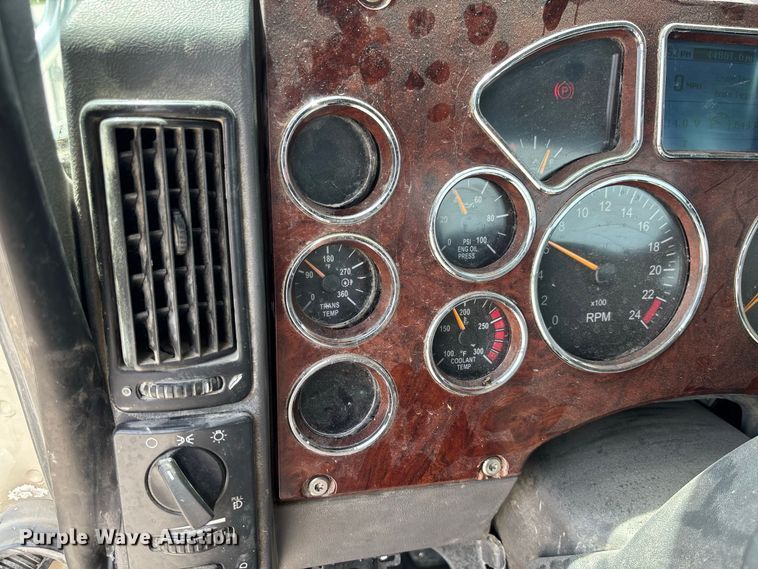 image for item DZ4596 2016 Mack CXU613 semi truck