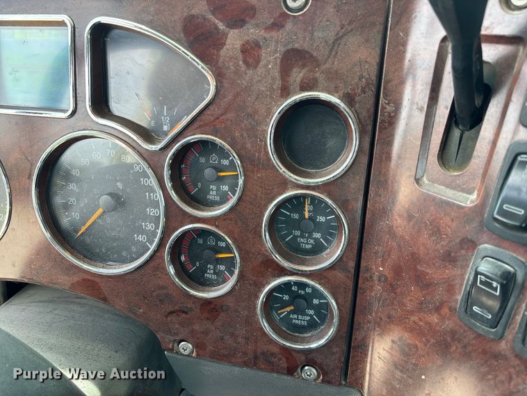 image for item DZ4596 2016 Mack CXU613 semi truck