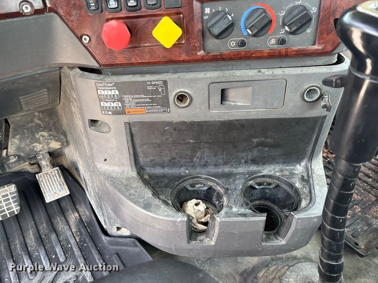 image for item DZ4596 2016 Mack CXU613 semi truck