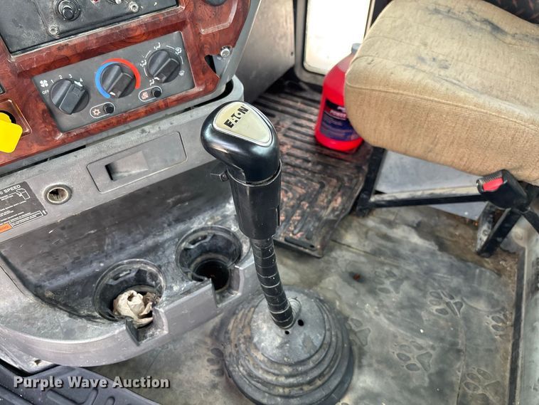 image for item DZ4596 2016 Mack CXU613 semi truck