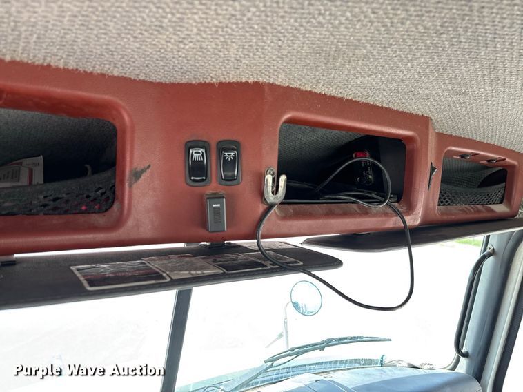 image for item DZ4596 2016 Mack CXU613 semi truck