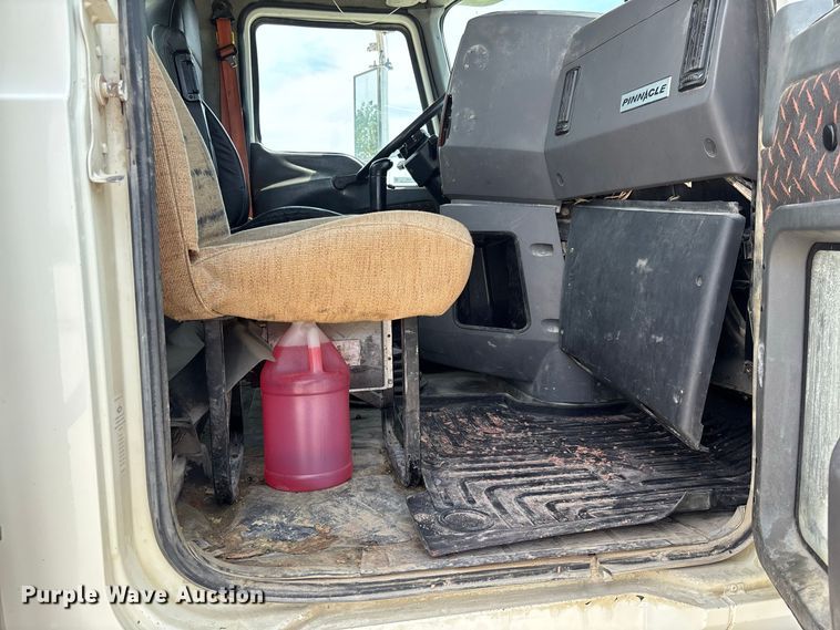 image for item DZ4596 2016 Mack CXU613 semi truck