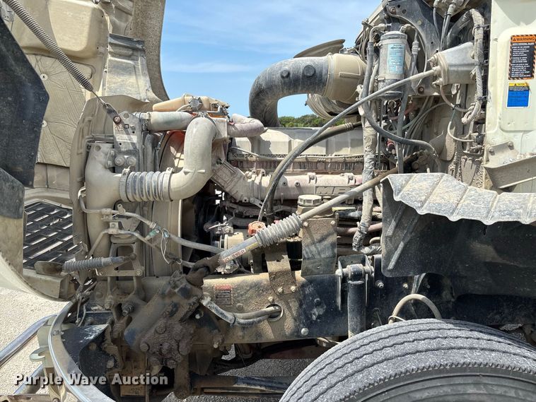 image for item DZ4596 2016 Mack CXU613 semi truck